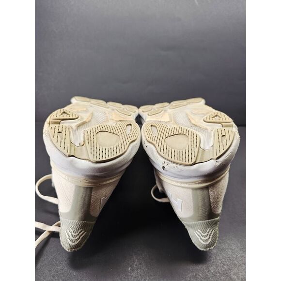 Athletic_Shoes